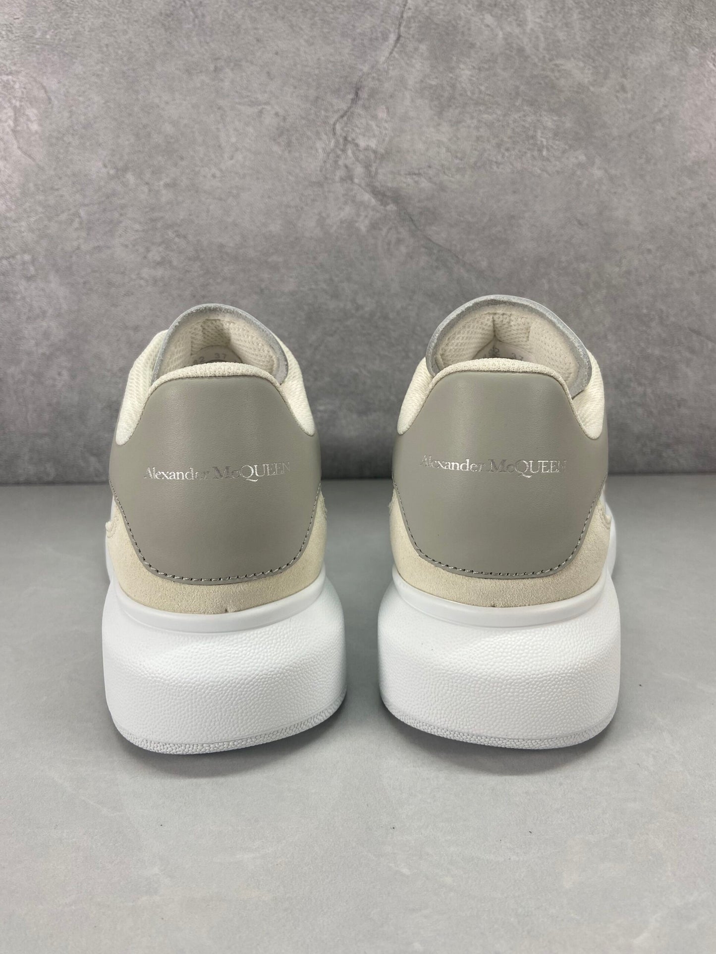 Alexander McQueen Crem Gri Alb Pantofi sport - prezentare produs