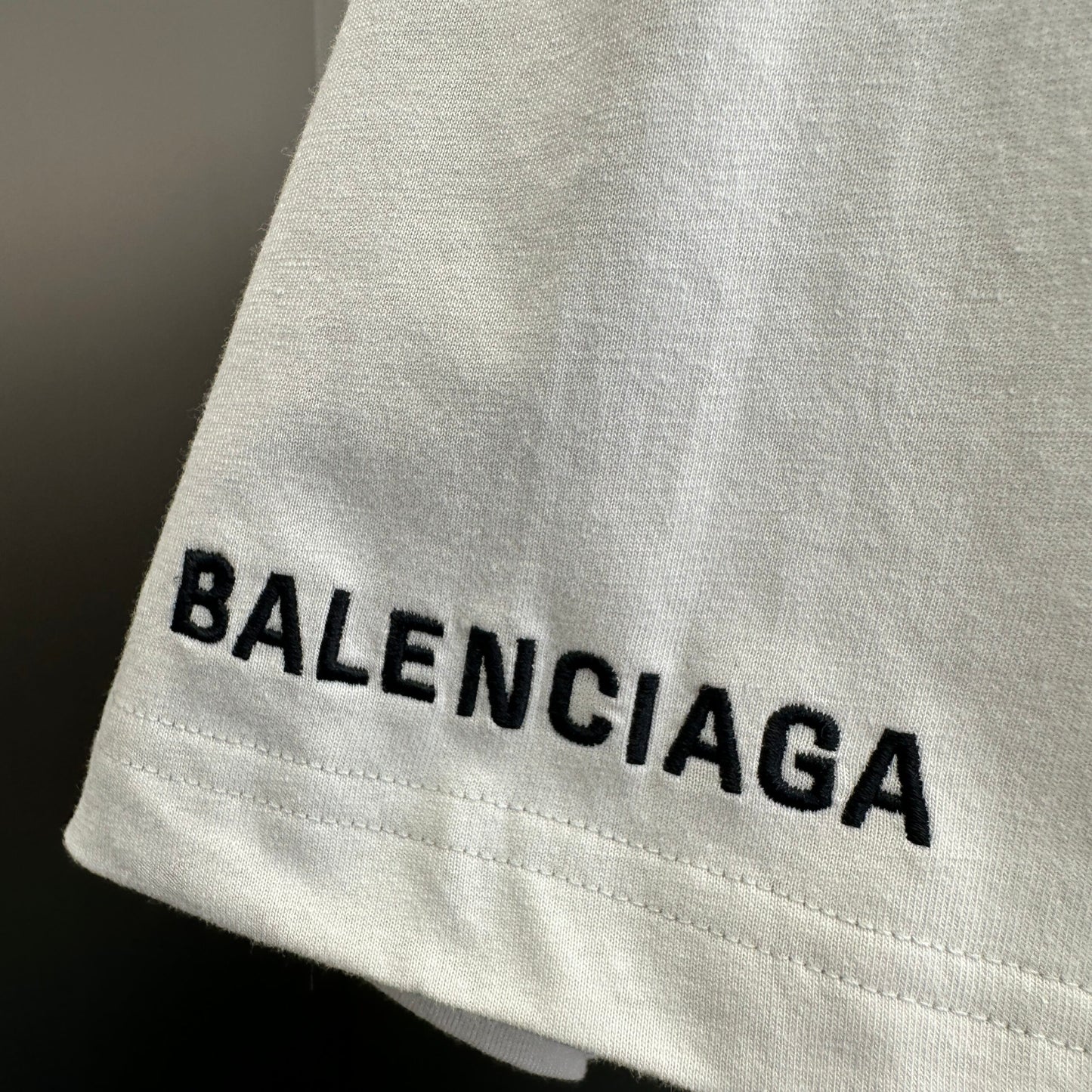 Balenciaga T Cămașă Exclusive - prezentare produs