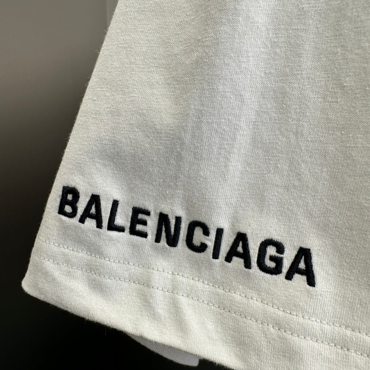 Balenciaga T Cămașă Exclusive - prezentare produs