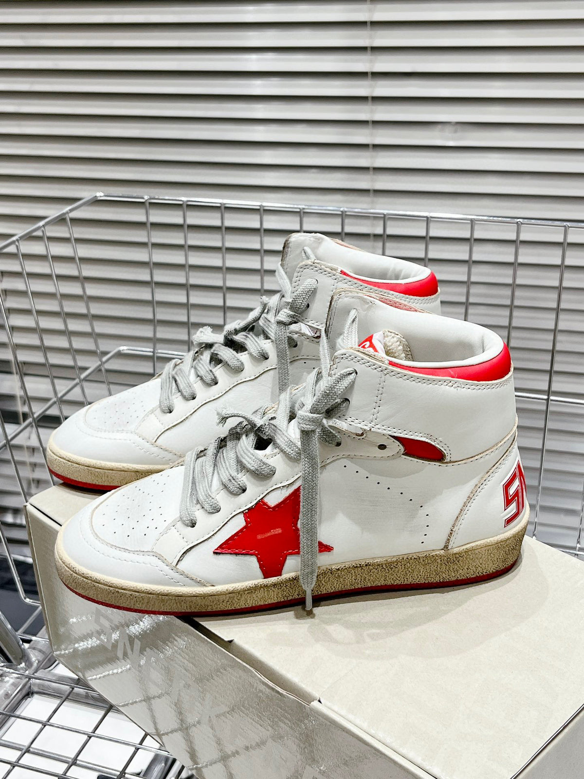 Golden Goose Deluxe High G17 - prezentare produs