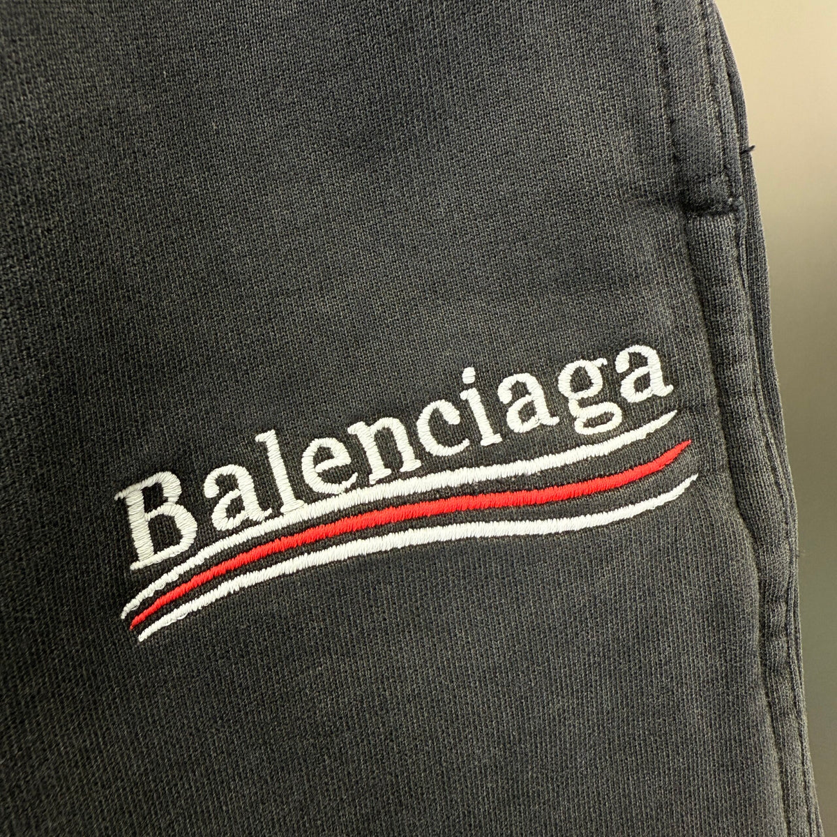 Balenciaga Short Exclusive Clothing - prezentare produs