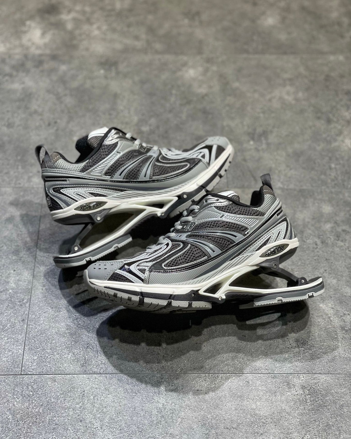 Balenciaga X Pande Gri Pantofi sport - prezentare produs