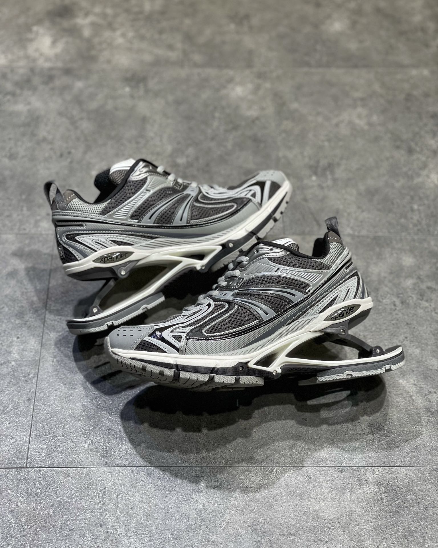 Balenciaga X Pande Gri Pantofi sport - prezentare produs
