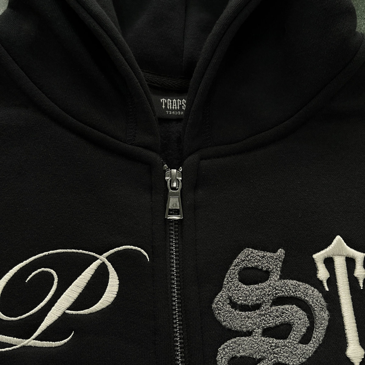 Trapstar Zipper Trening Washed Negru - prezentare produs