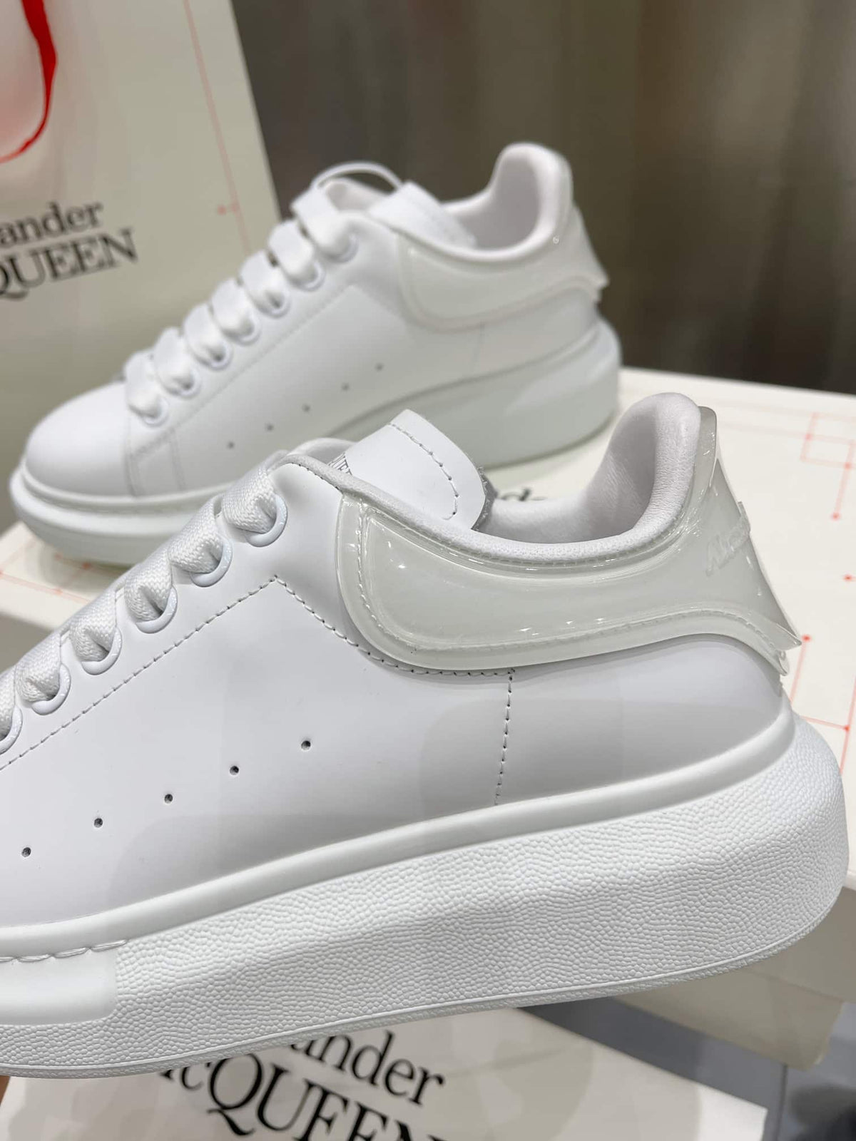 Alexander McQueen Alb Rubber Pantofi sport - prezentare produs