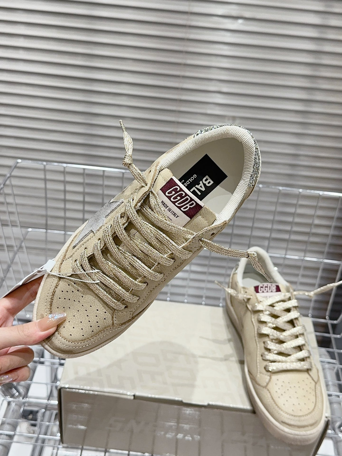 Golden Goose Deluxe G57 Pantofi sport - prezentare produs
