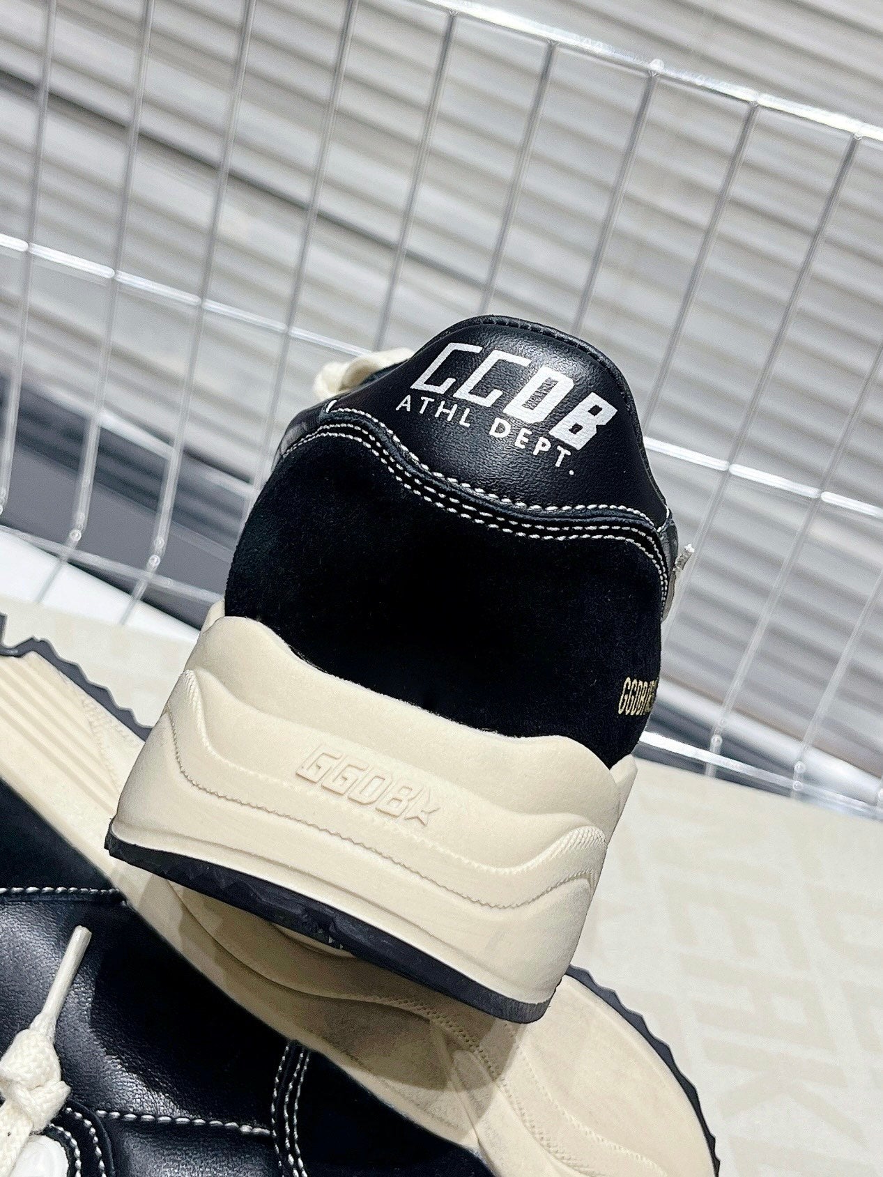 Golden Goose Deluxe G55 Pantofi sport - prezentare produs