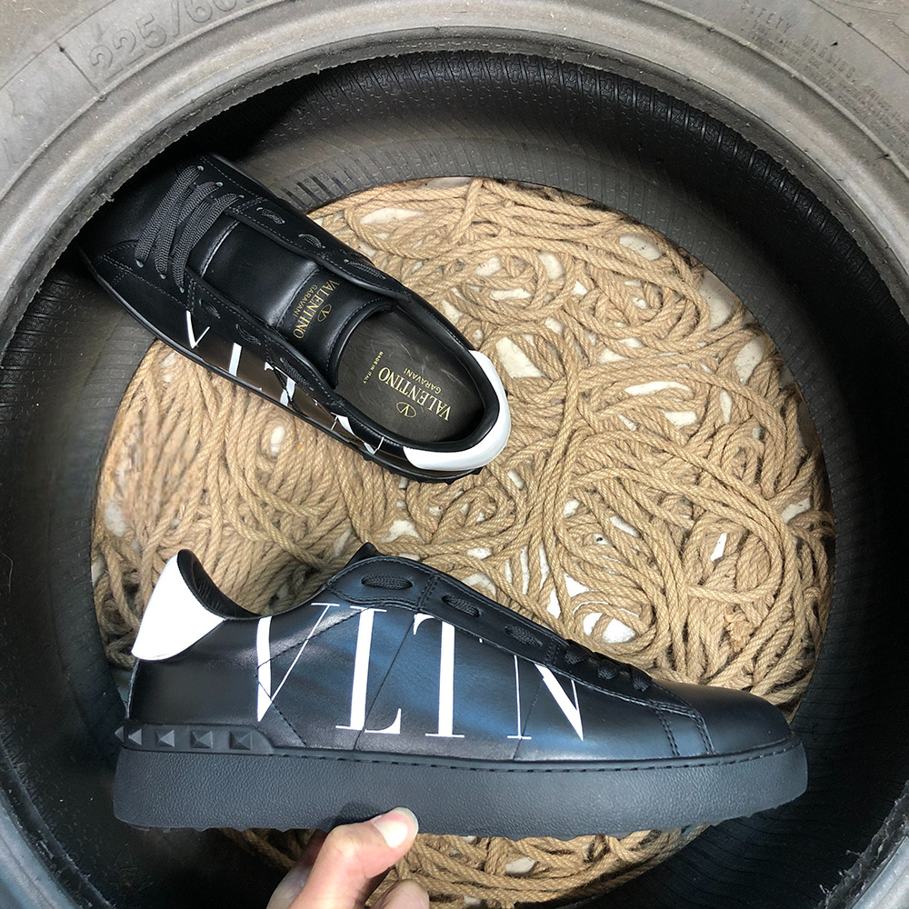Valentino Open VLTN Negru - prezentare produs
