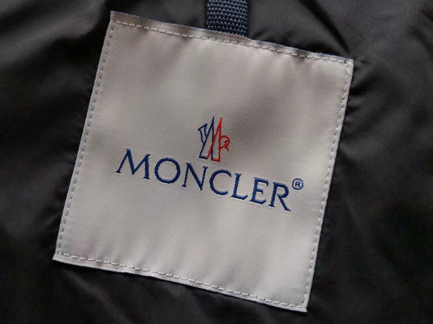 Moncler Down Geacă - prezentare produs