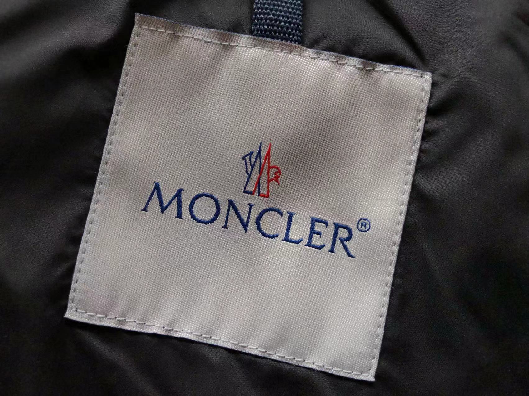 Moncler Down Geacă - prezentare produs