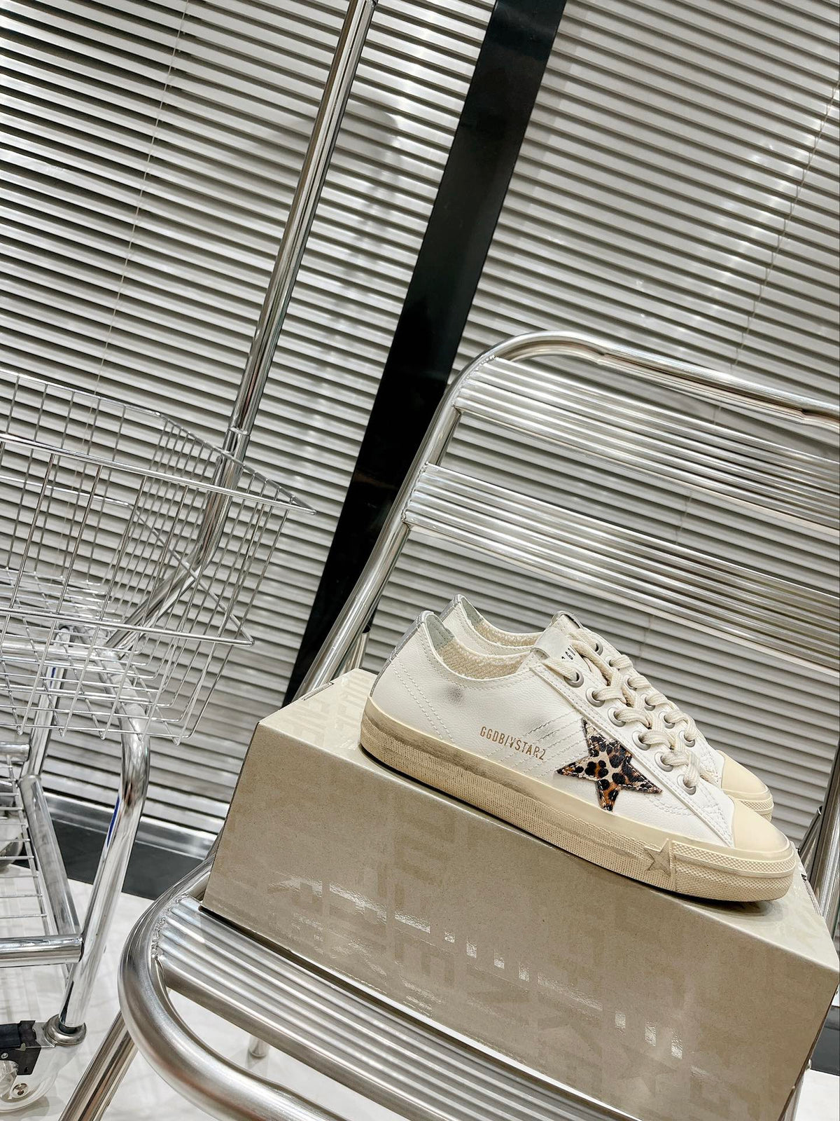 Golden Goose Deluxe G60 Pantofi sport - prezentare produs