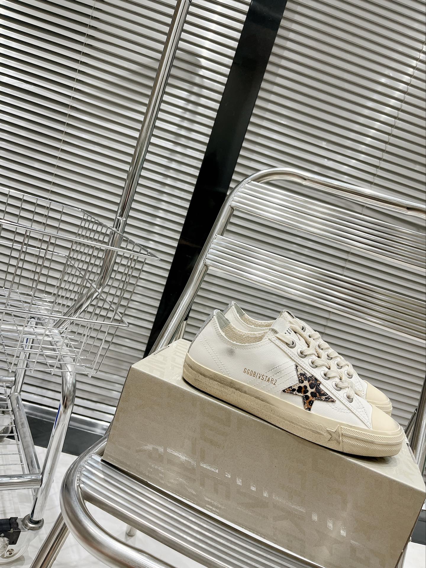 Golden Goose Deluxe G60 Pantofi sport - prezentare produs