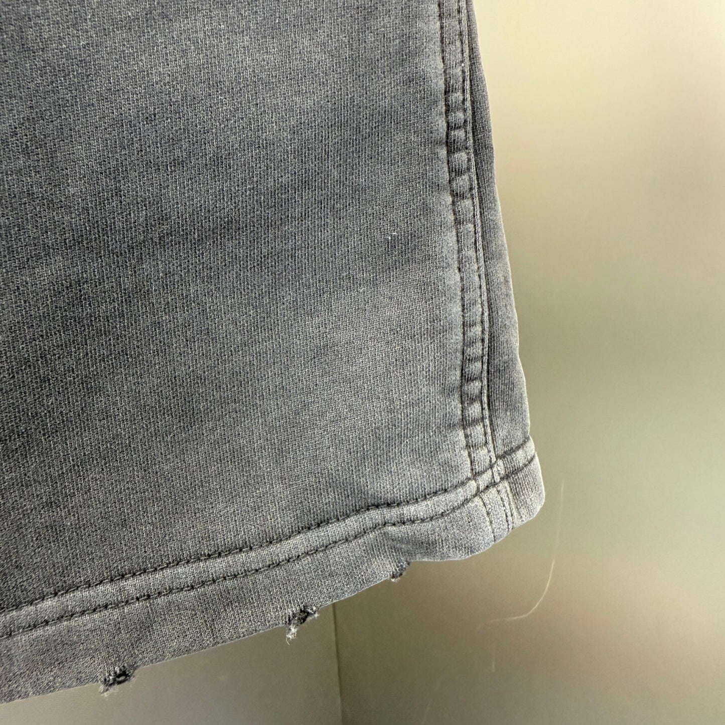 Balenciaga Short Exclusive Clothing - prezentare produs