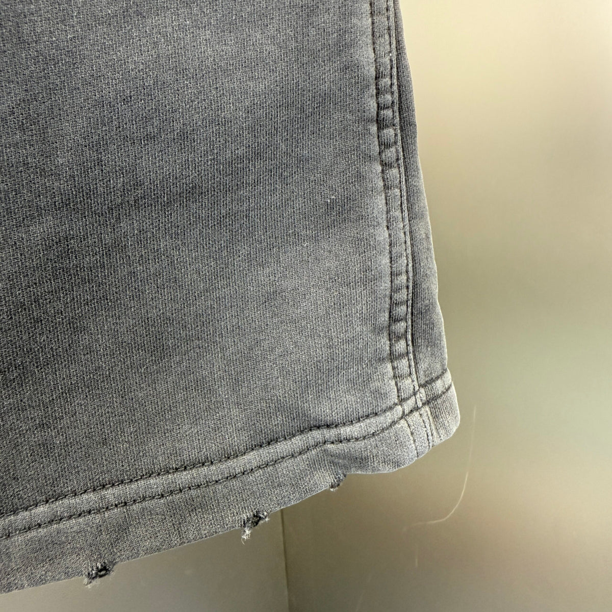 Balenciaga Short Exclusive Clothing - prezentare produs