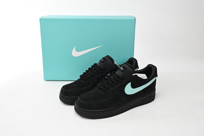 Nike Air Force 1 X Tiffany Co - prezentare produs
