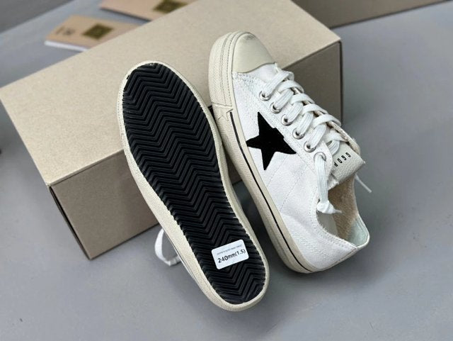 Golden Goose Deluxe G23 Pantofi sport - prezentare produs