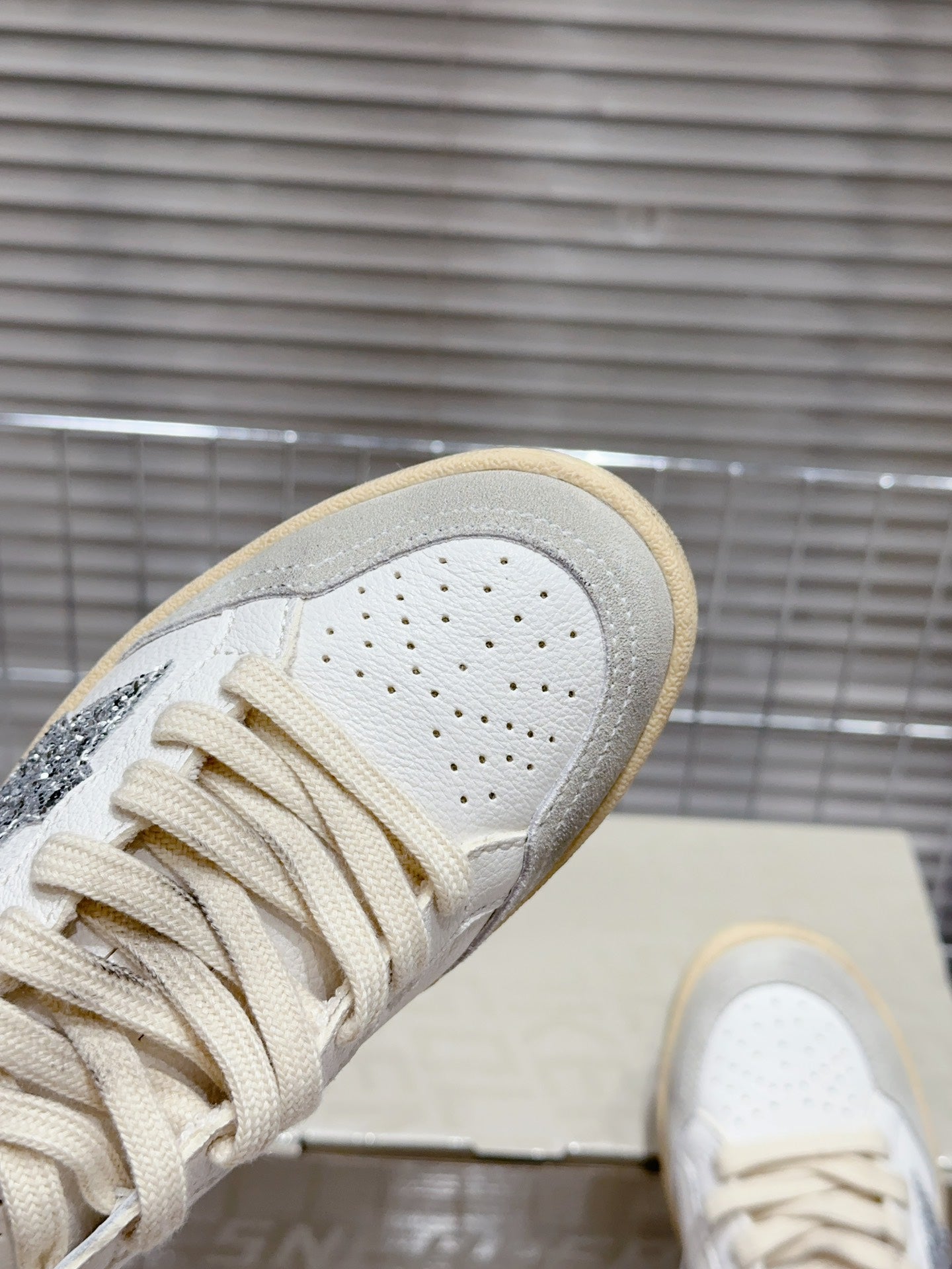 Golden Goose Deluxe G57 Pantofi sport - prezentare produs