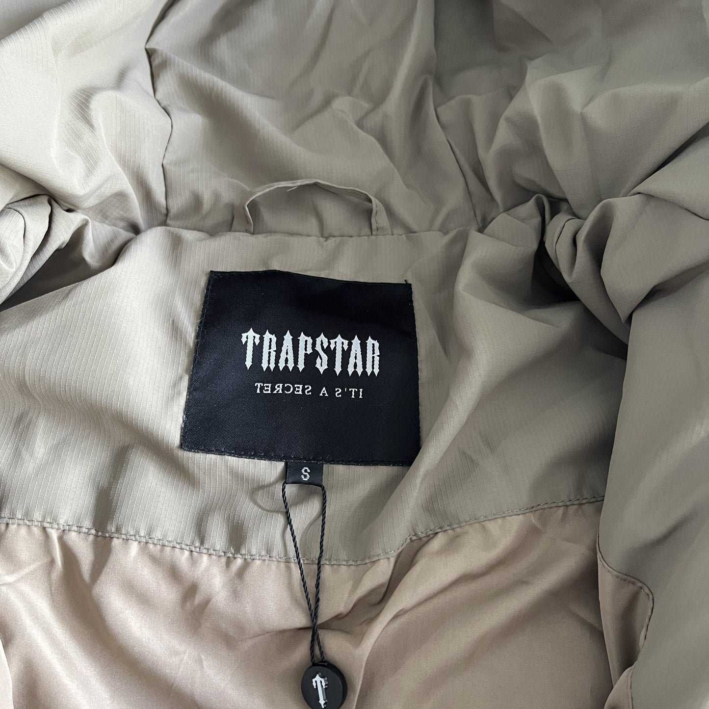 Trapstar Decoded Hooded Puffer Pantofi sport - prezentare produs