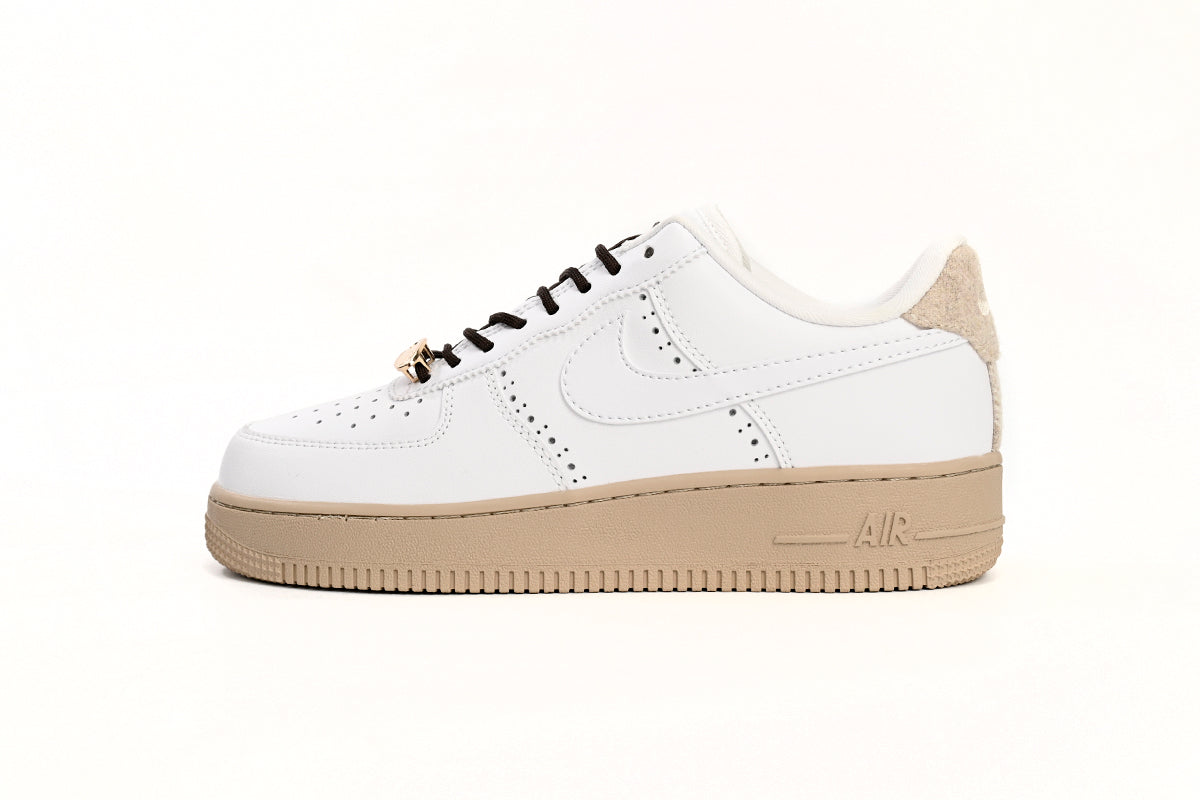 Nike Air Force Low Alb Light Drown - prezentare produs