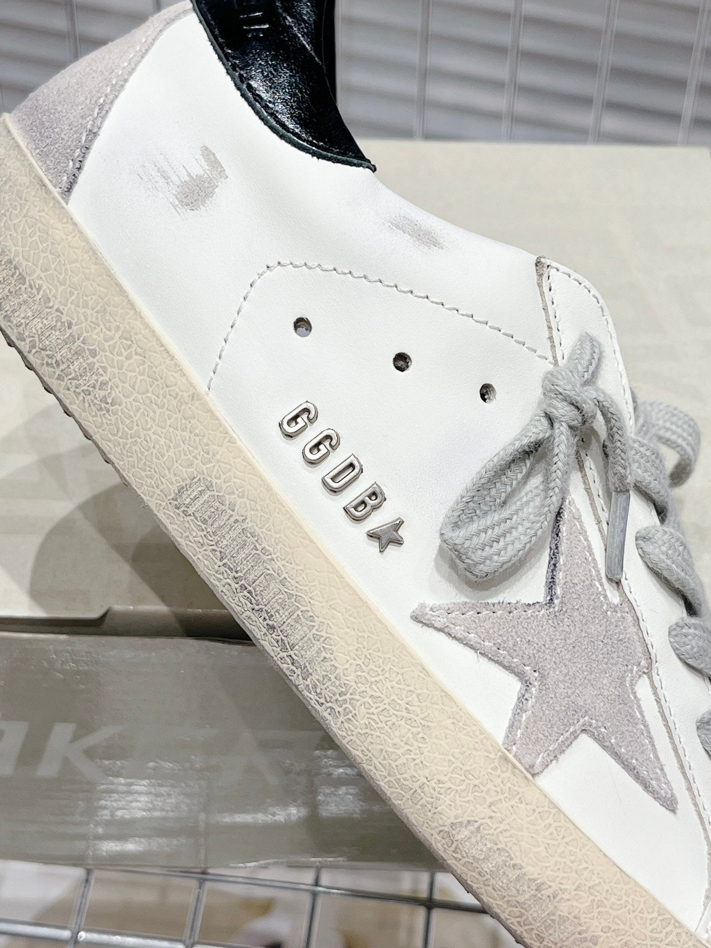 Golden Goose Deluxe G48 - prezentare produs