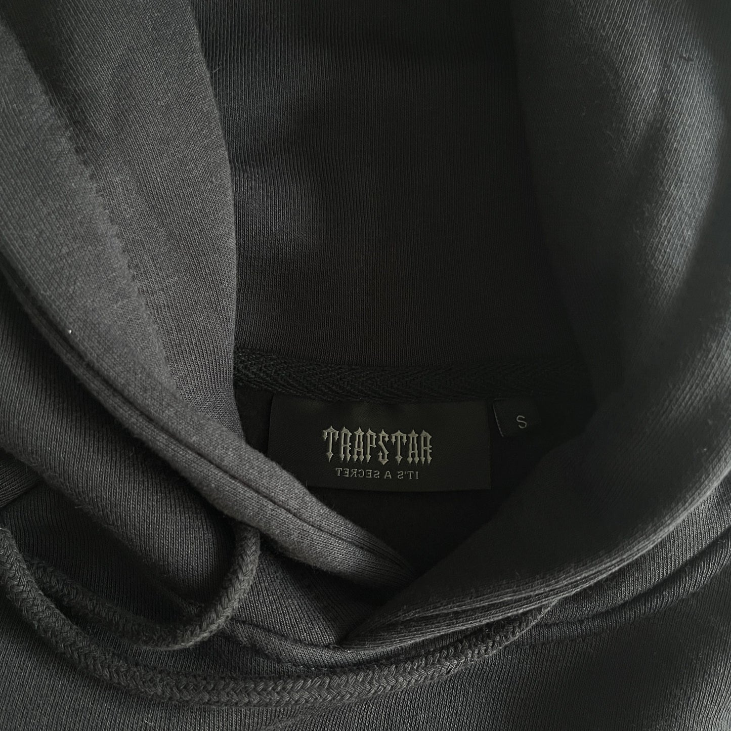 Trapstar Trening Chenille Negru Out - prezentare produs