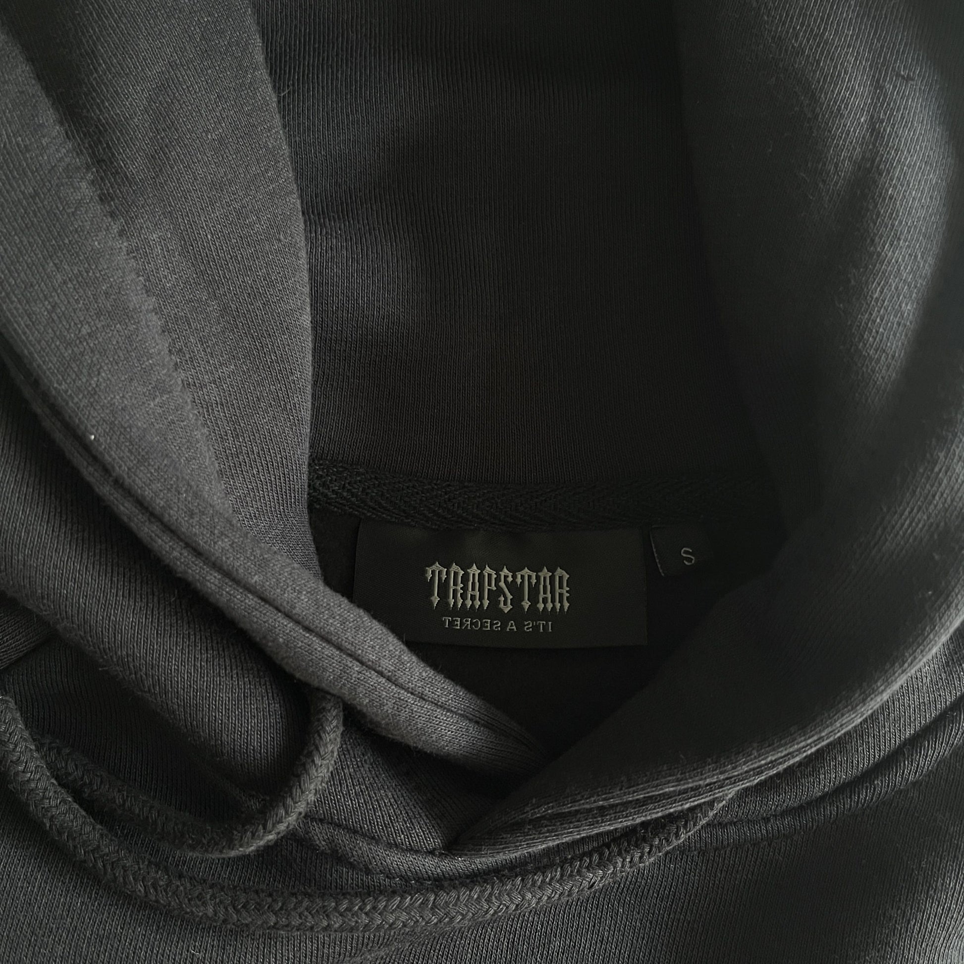 Trapstar Trening Chenille Negru Out - prezentare produs