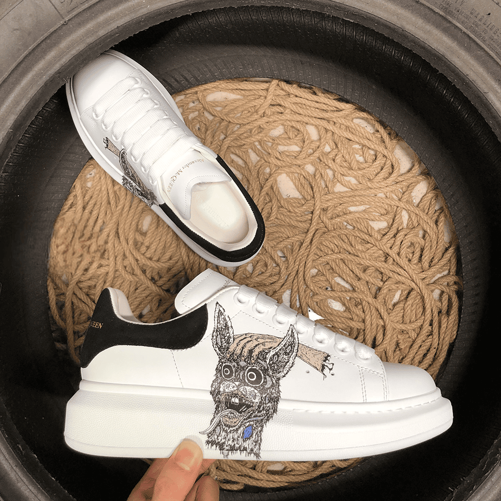 Alexander McQueen M04 - prezentare produs