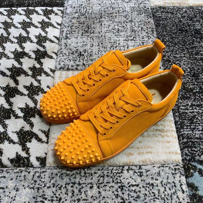 Christian Louboutin Portocaliu Velvet Spikes Low - prezentare produs