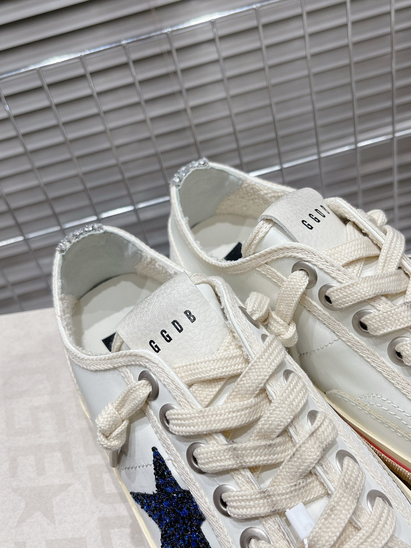 Golden Goose Deluxe G62 Pantofi sport - prezentare produs