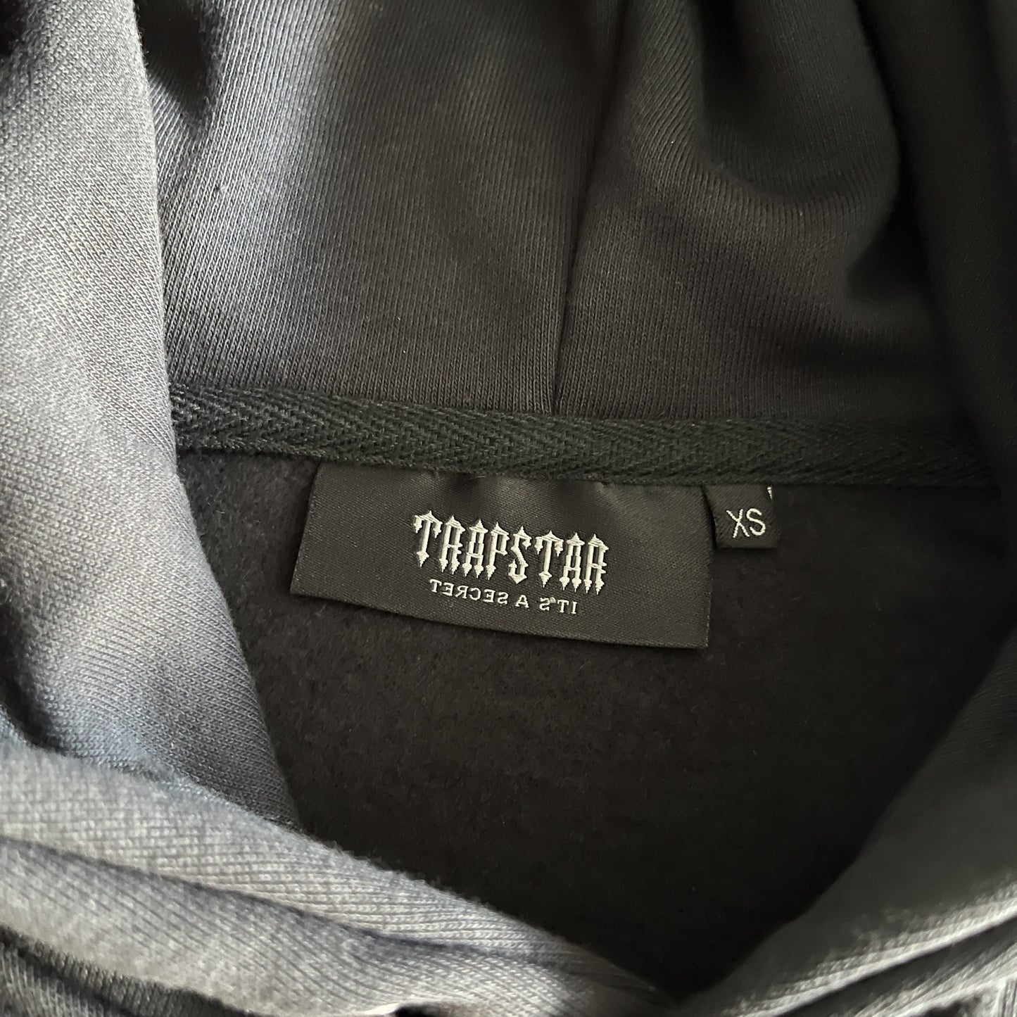 Trapstar Chenille Trening Negru Gri Camuflaj - prezentare produs