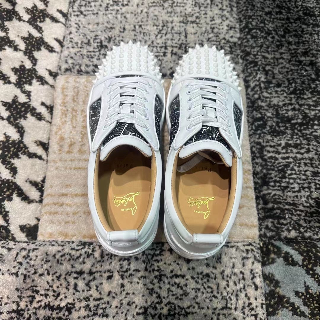 Christian Louboutin Alb Gri Low Spikes - prezentare produs