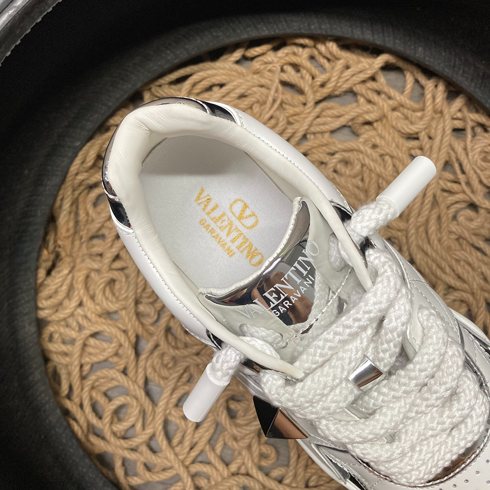 Valentino One Stud Alb Argintiu - prezentare produs