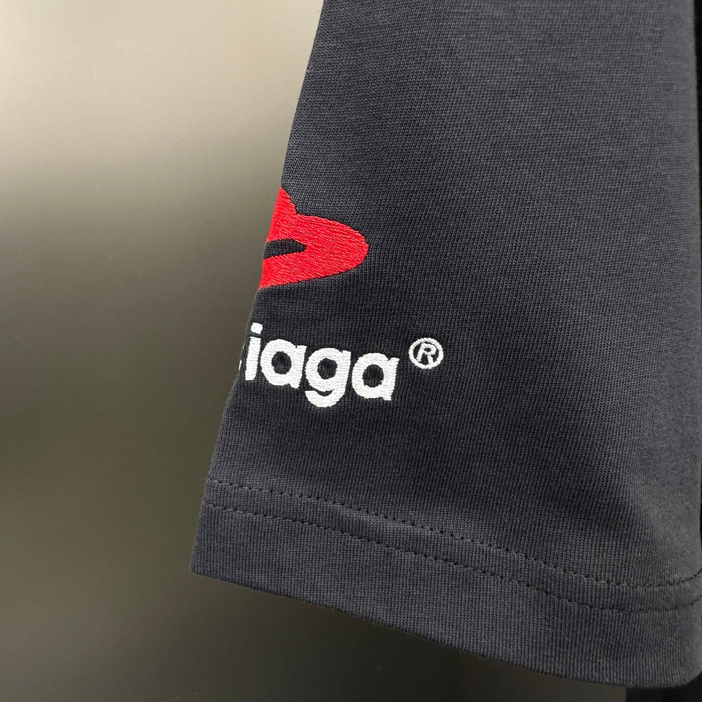 Balenciaga T Cămașă Exclusive - prezentare produs