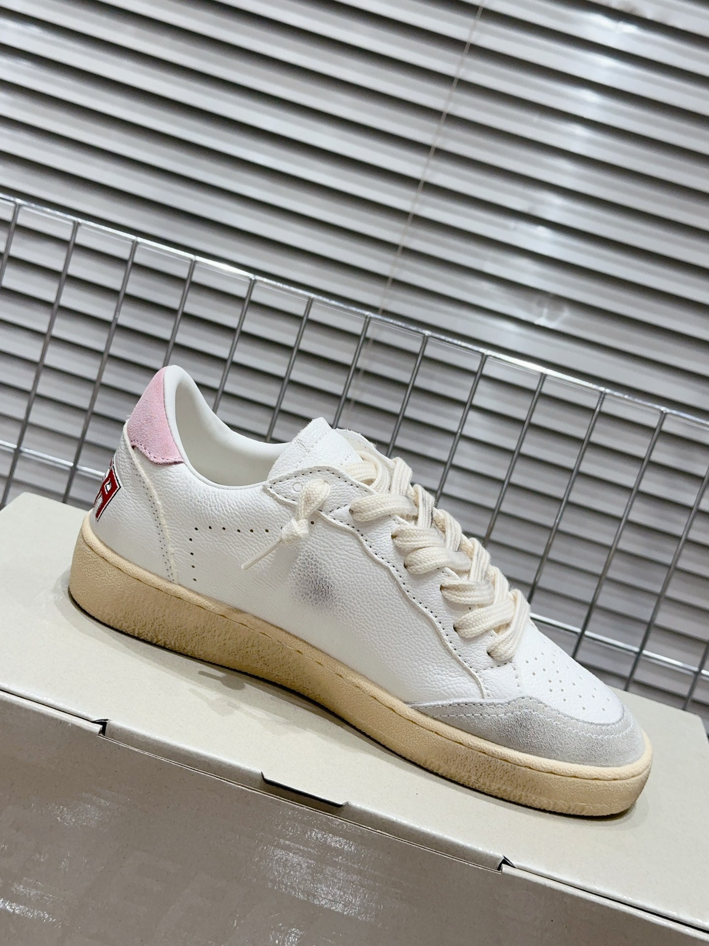 Golden Goose Deluxe G57 Pantofi sport - prezentare produs