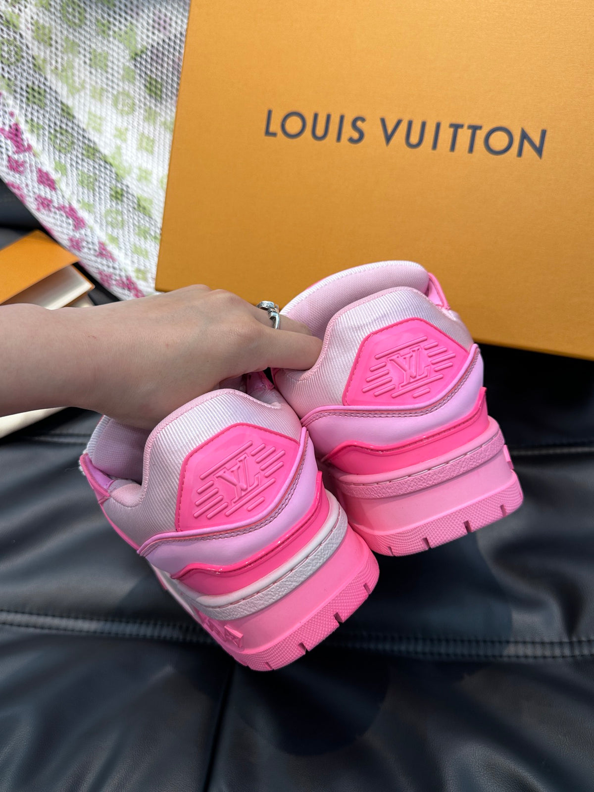 Louis Vuitton LV Trainers Maxi Washed Roz - prezentare produs