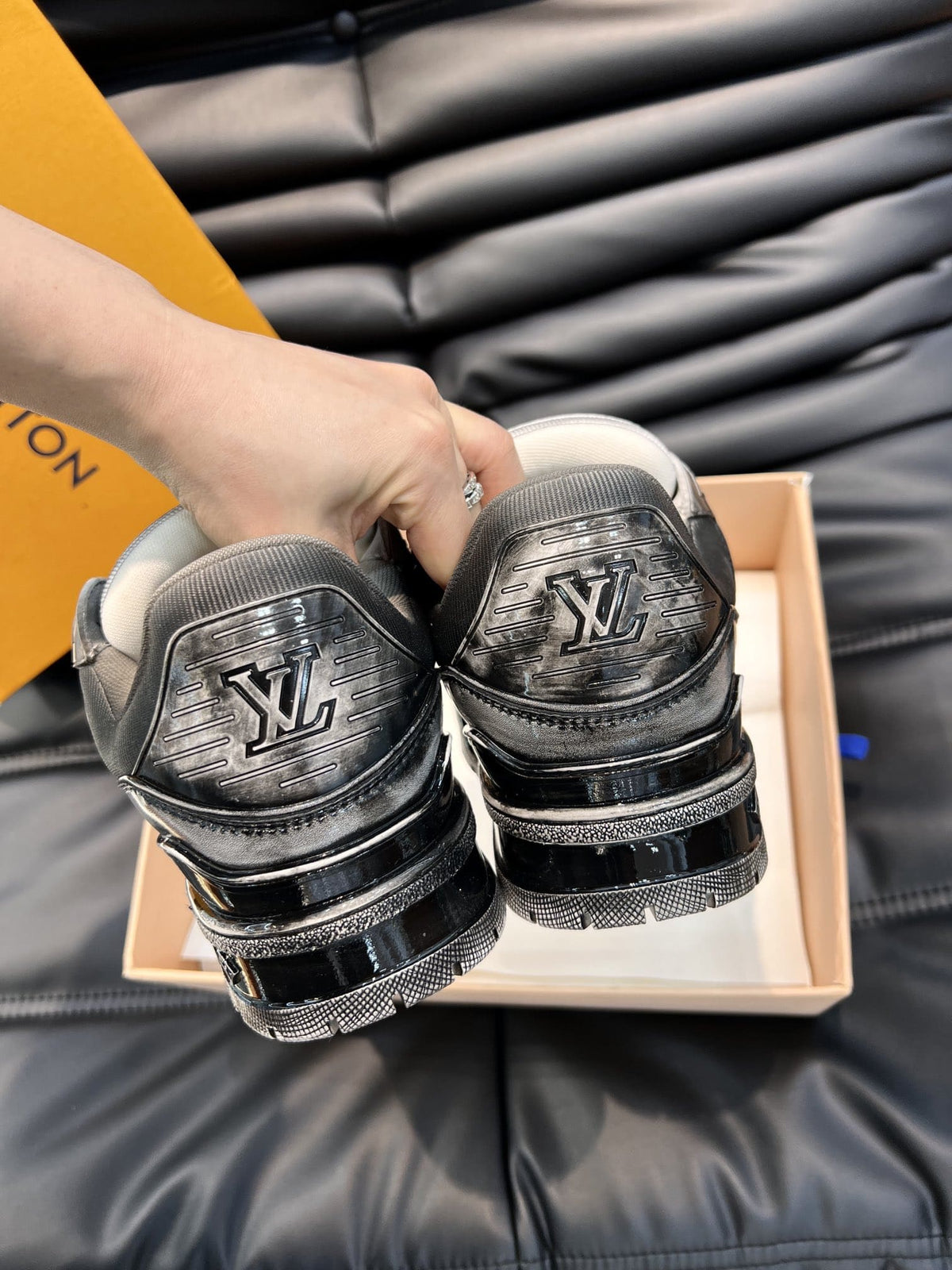Louis Vuitton LV Trainers Maxi Negru Faded - prezentare produs