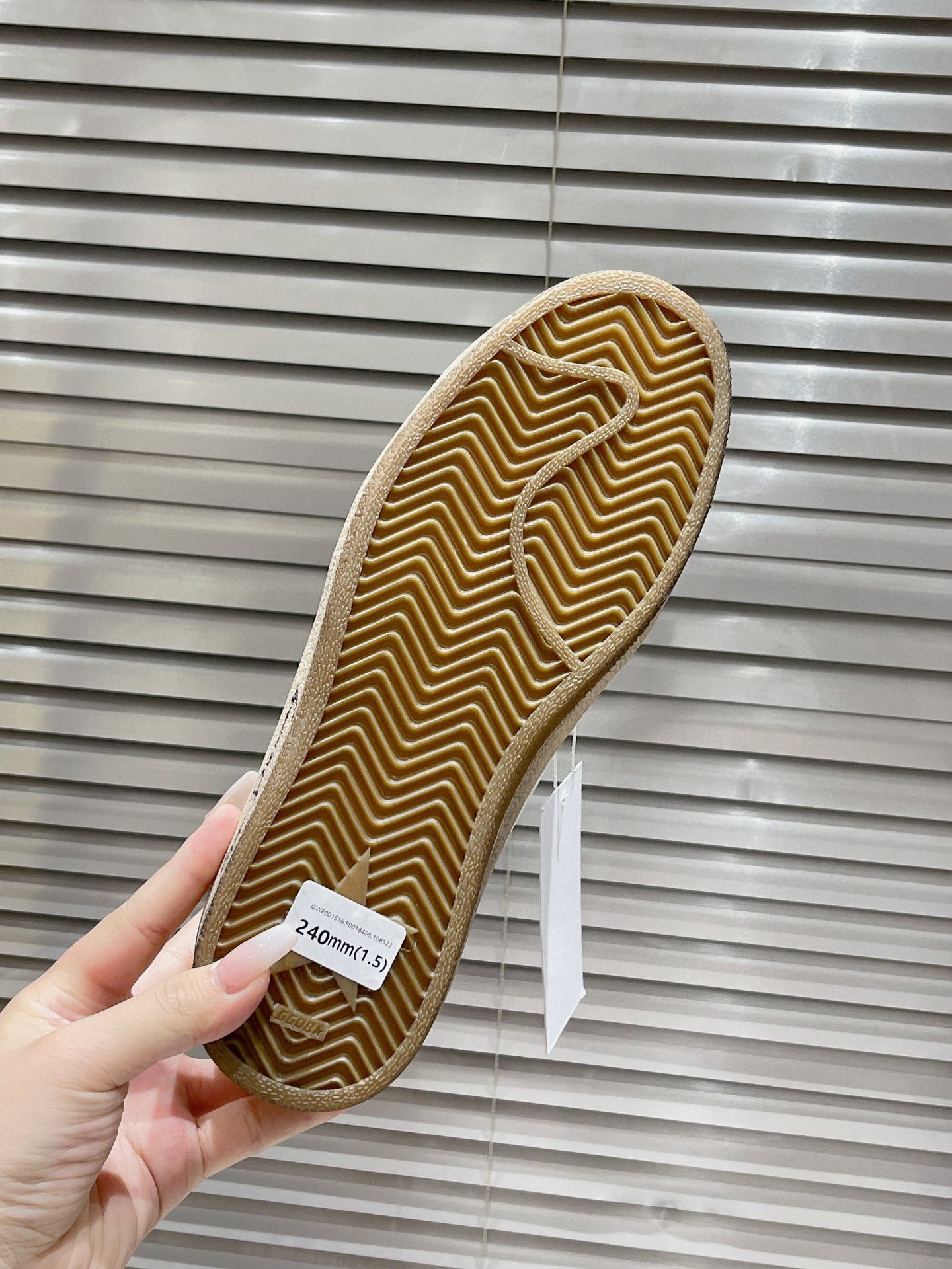 Golden Goose Deluxe G16 Pantofi sport - prezentare produs