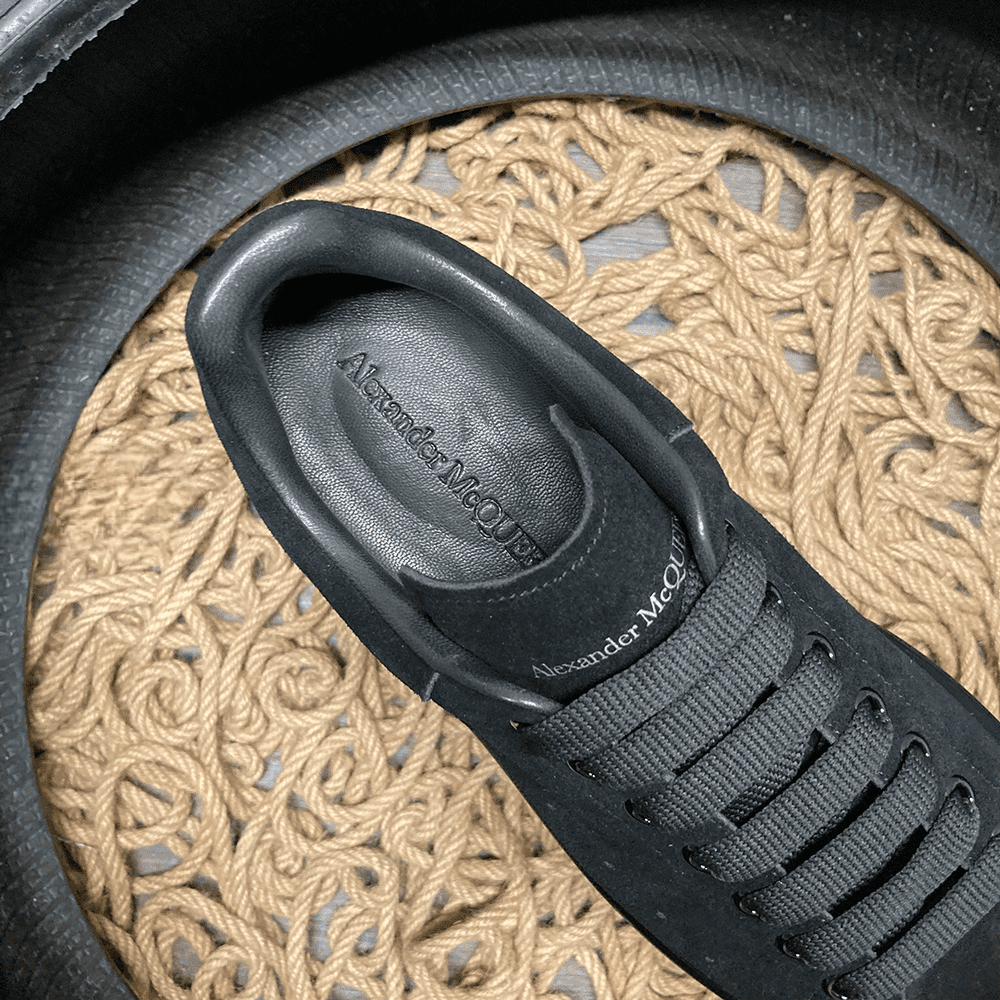 Alexander McQueen Full Negru - prezentare produs