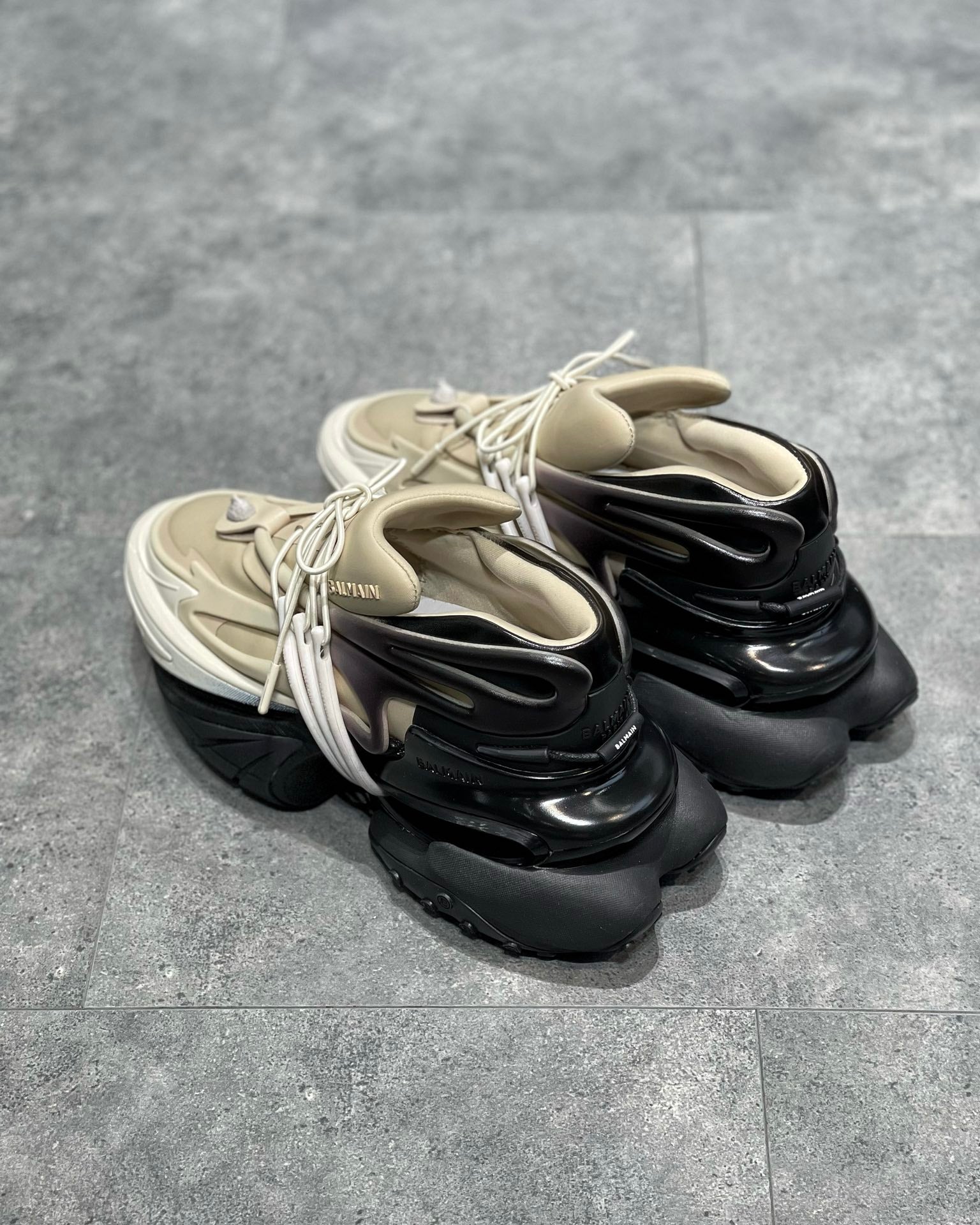 Balmain Unicorn Bej Negru Pantofi sport - prezentare produs