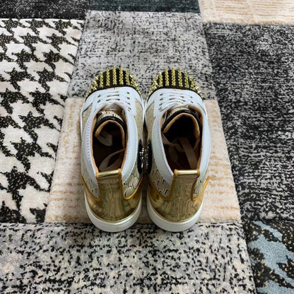 Christian Louboutin Crem Auriu Spikes High - prezentare produs