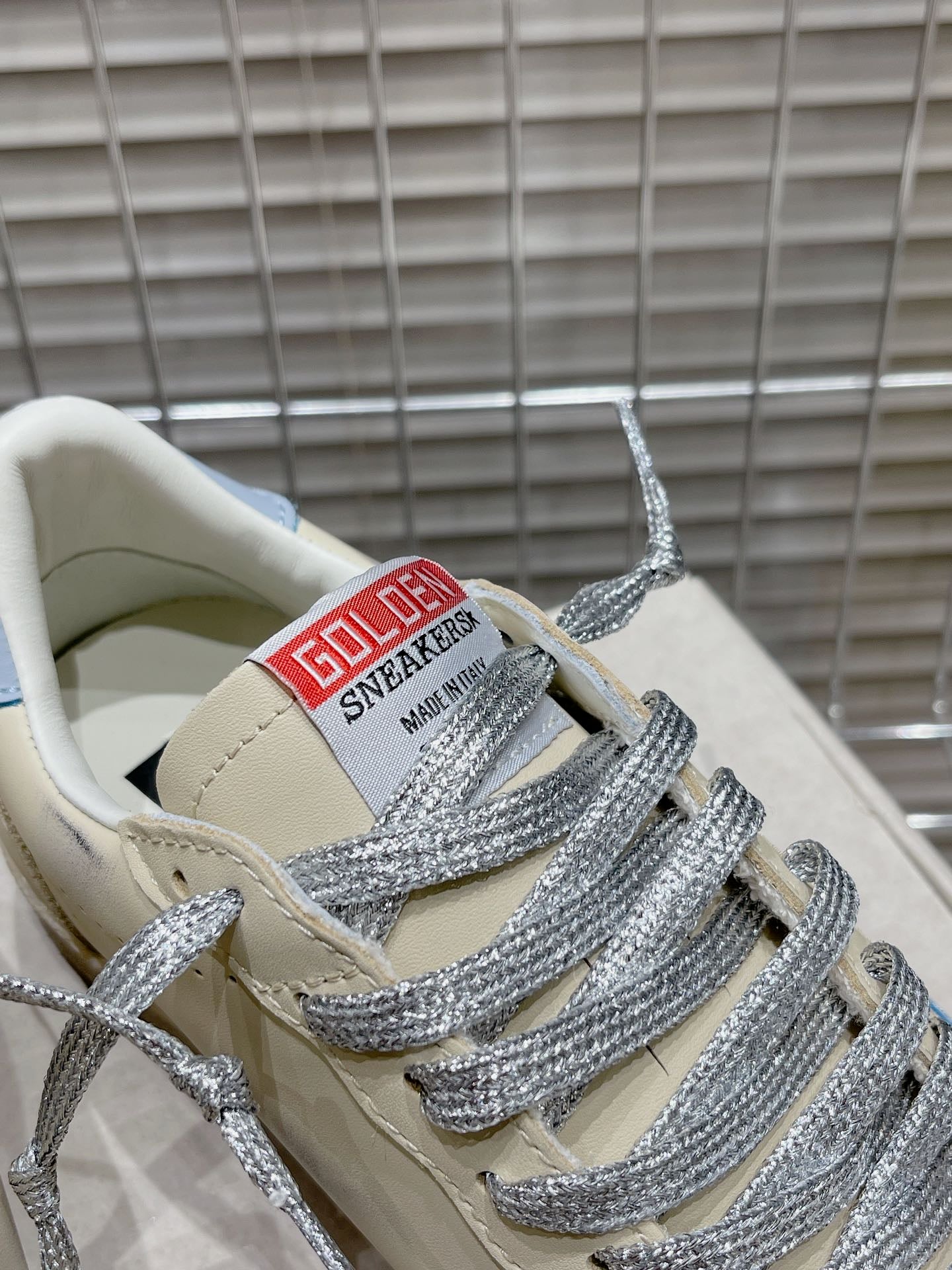 Golden Goose Deluxe G68 - prezentare produs