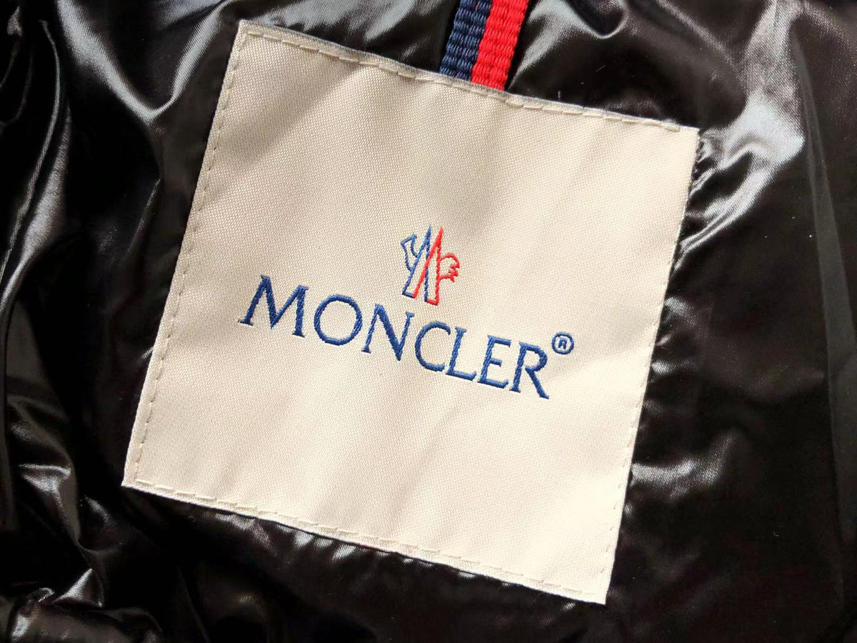 Moncler Women Geacă - prezentare produs