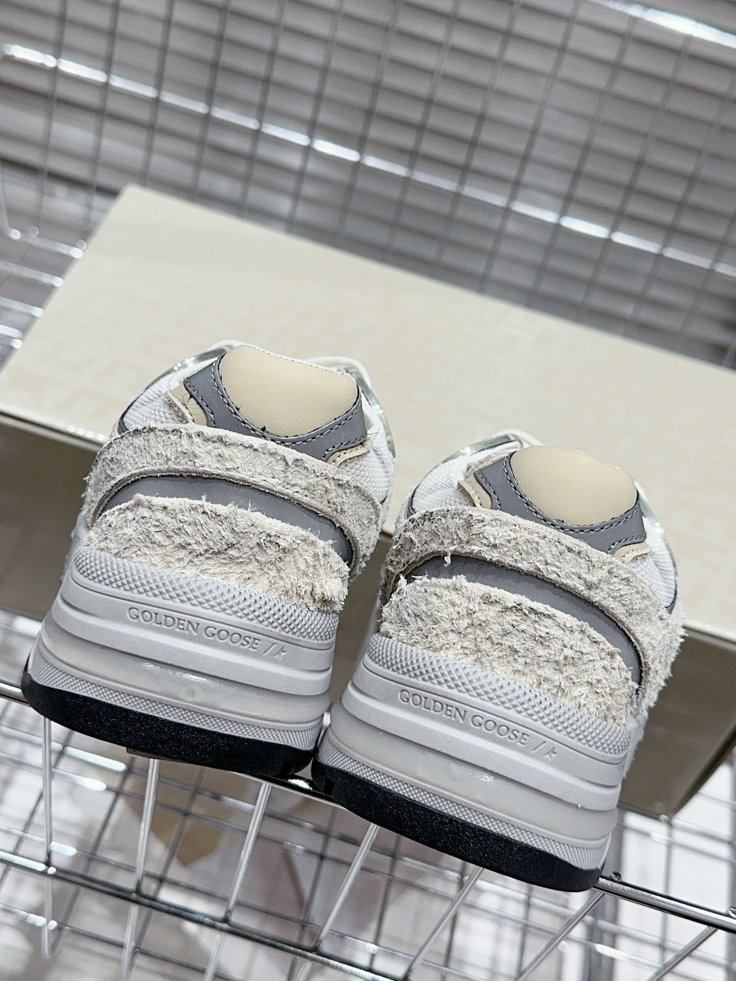 Golden Goose Deluxe G56 Pantofi sport - prezentare produs