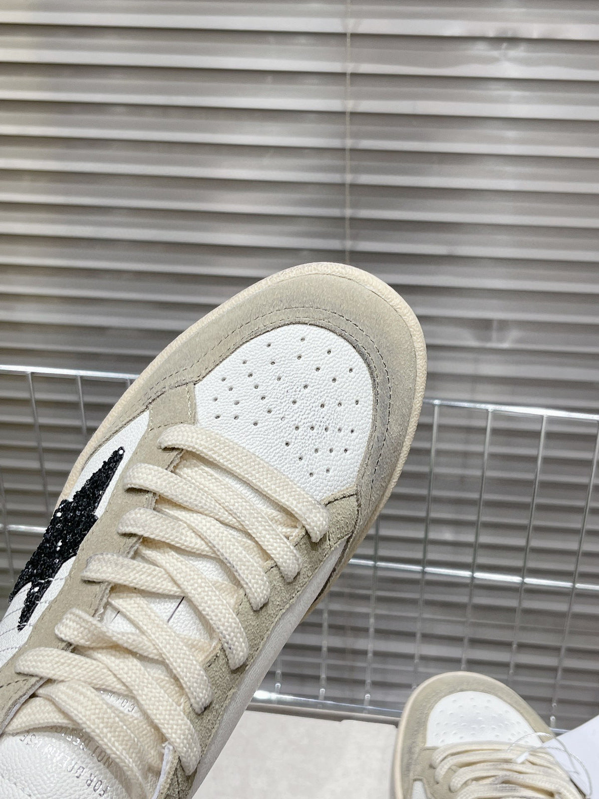 Golden Goose Deluxe G14 Pantofi sport - prezentare produs