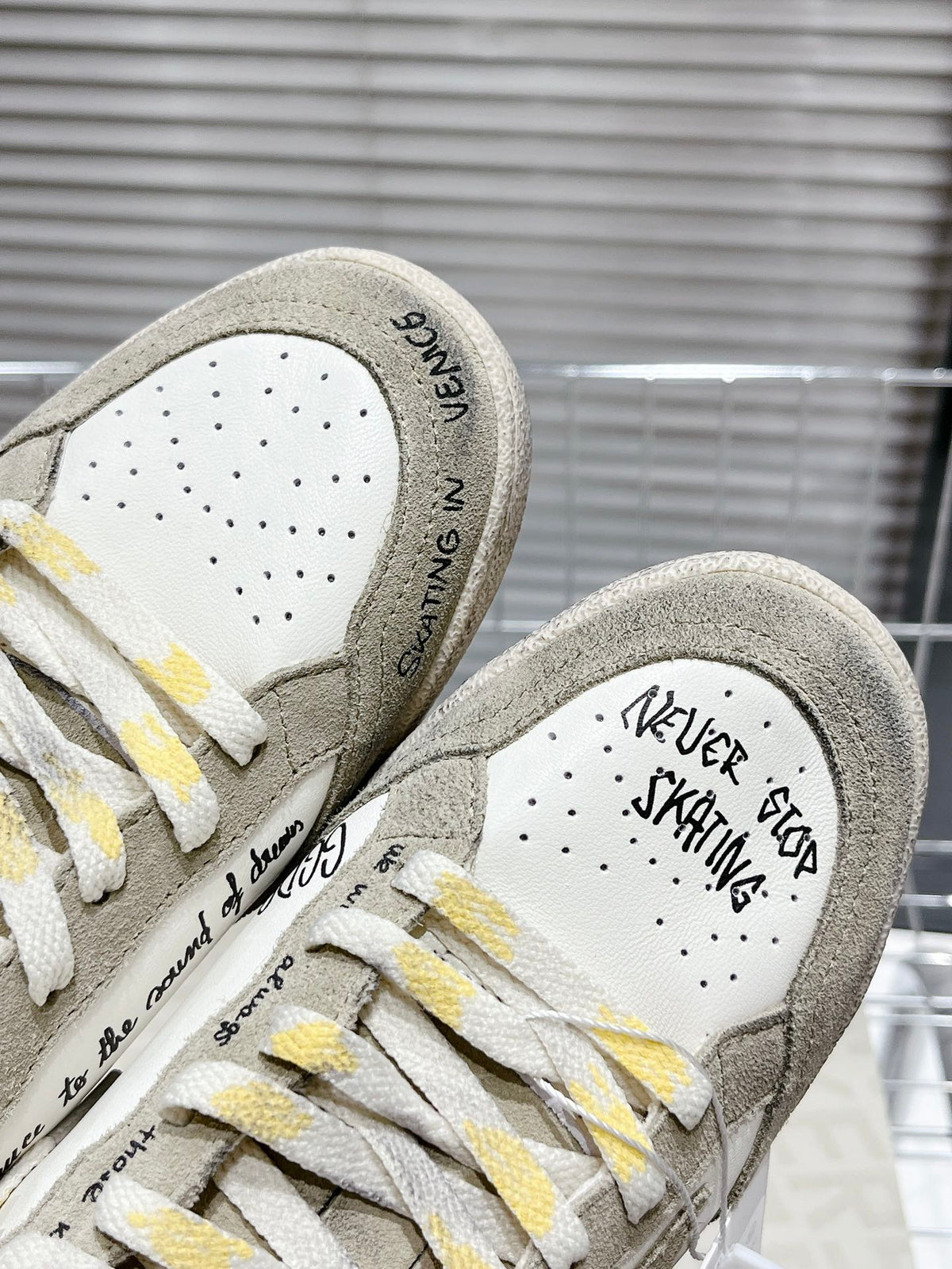 Golden Goose Deluxe G49 Pantofi sport - prezentare produs