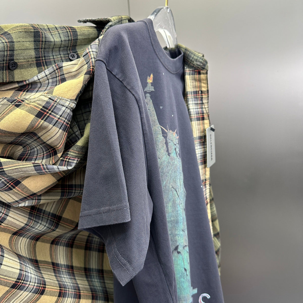 Balenciaga Cămașă Exclusive - prezentare produs