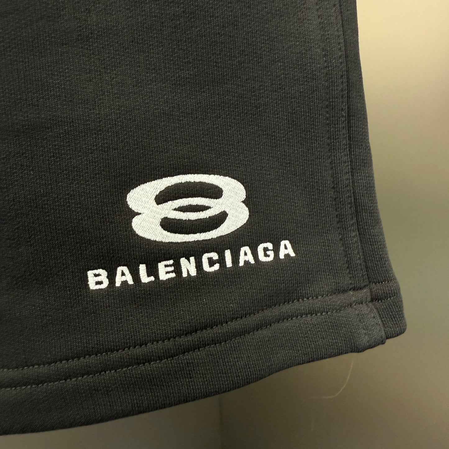 Balenciaga Short Exclusive Clothing - prezentare produs