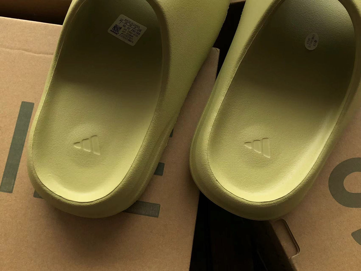 Adidas Yeezy Slapi Galben Crem - prezentare produs