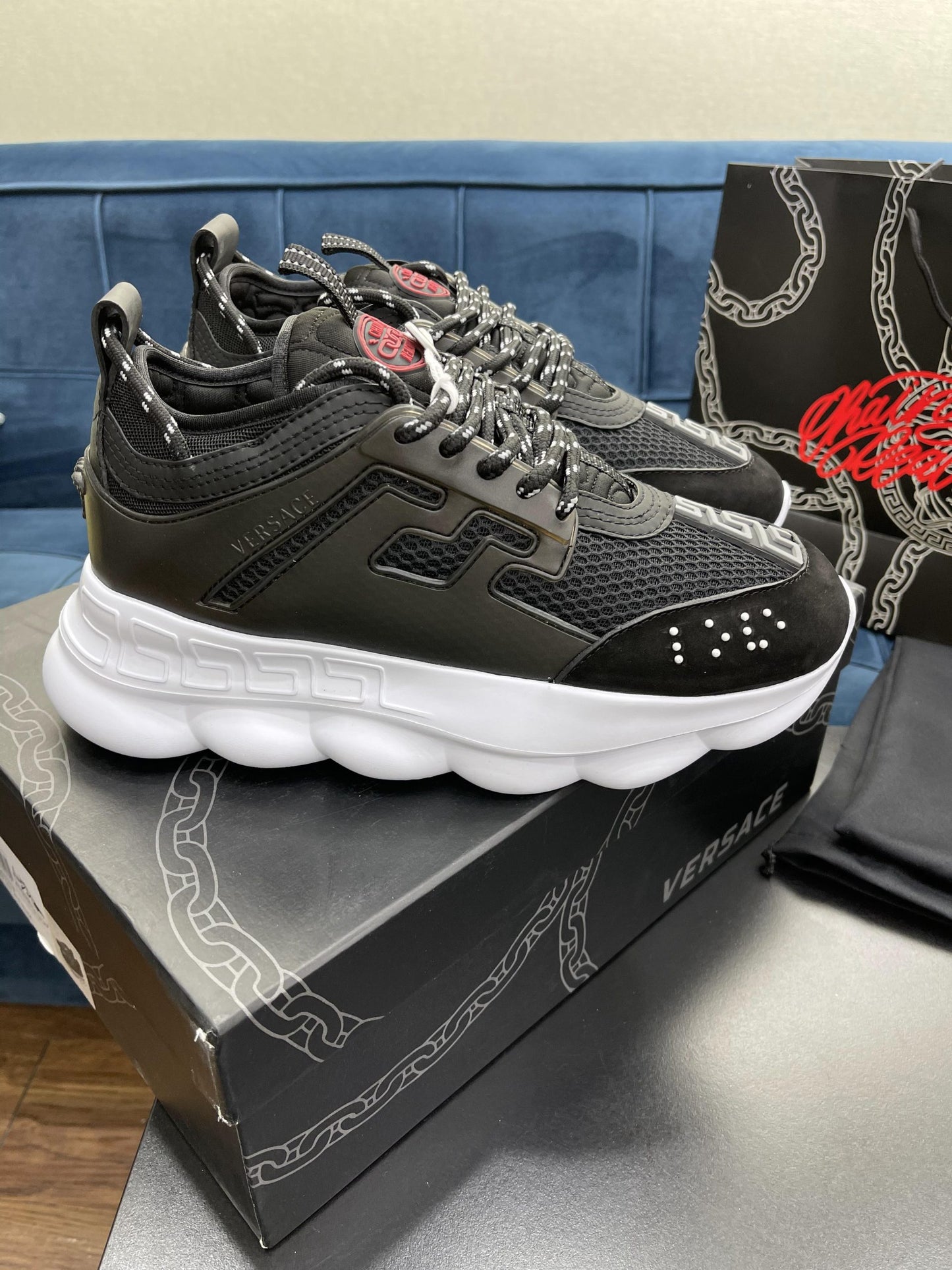 Versace Chain Reaction Negru Alb - prezentare produs