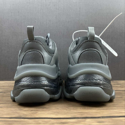 Balenciaga Triple S Gri - prezentare produs